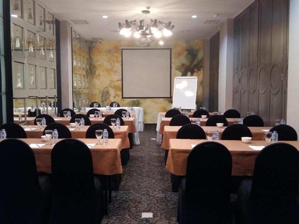 Couleur Hotel Cengkareng Jakarta Exteriör bild