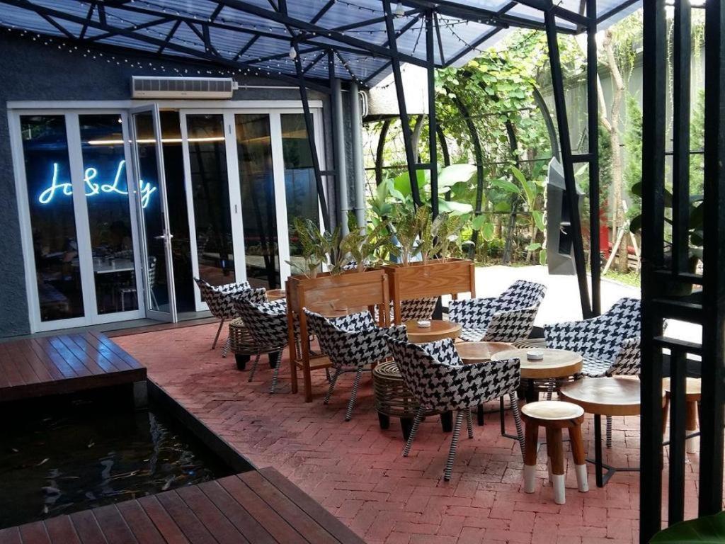 Couleur Hotel Cengkareng Jakarta Exteriör bild